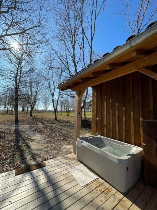 Dome Insolite Lichen Jacuzzi Et Petits-Dejeuners Inclus Gondrin Exterior photo