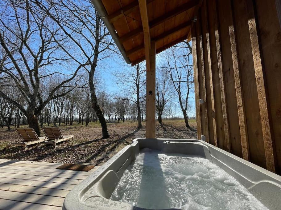 Dome Insolite Lichen Jacuzzi Et Petits-Dejeuners Inclus Gondrin Exterior photo